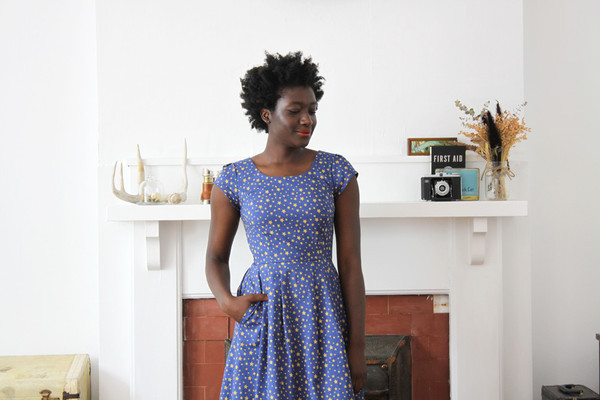 Birds of North America Macaw Dress (Star Print) POP-UP SALE Birds of North America Macaw Dress (Star Print) POP-UP SALE