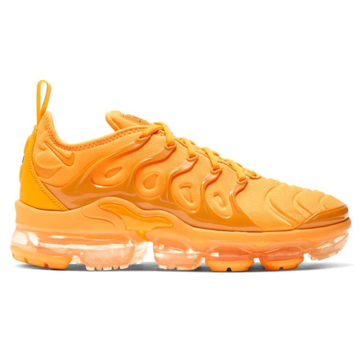 vapormax plus university gold