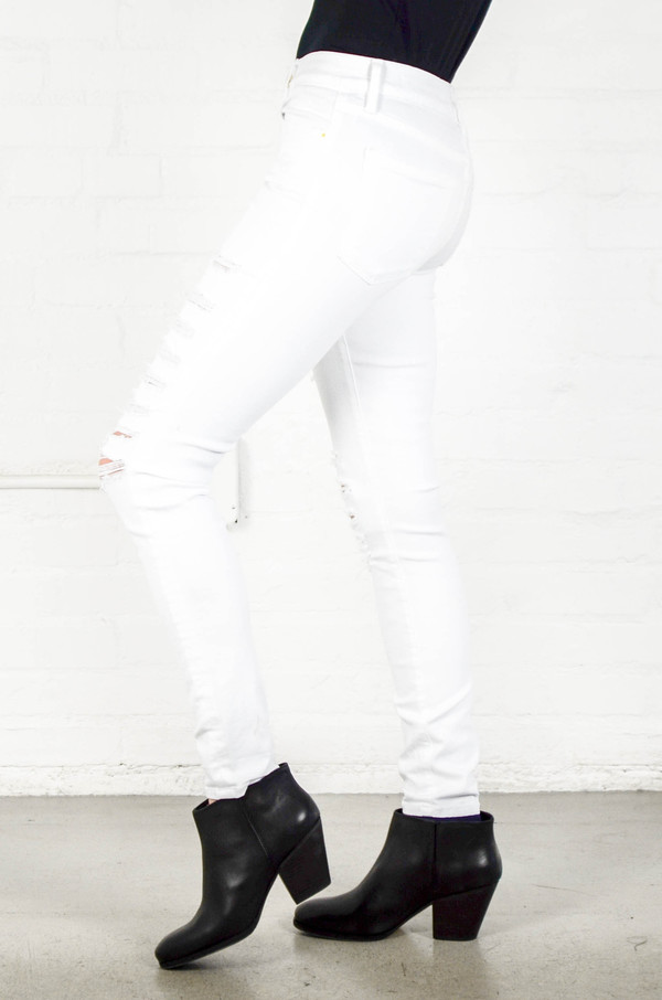 FRAME Denim Frame Le Color Ripped in Blanc FRAME Denim Frame Le Color Ripped in Blanc