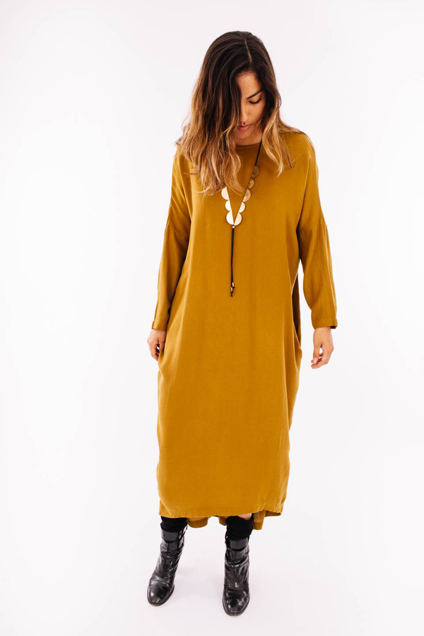 Black Crane Pleated Cocoon Dress (Gold Brown) Black Crane Pleated Cocoon Dress (Gold Brown)