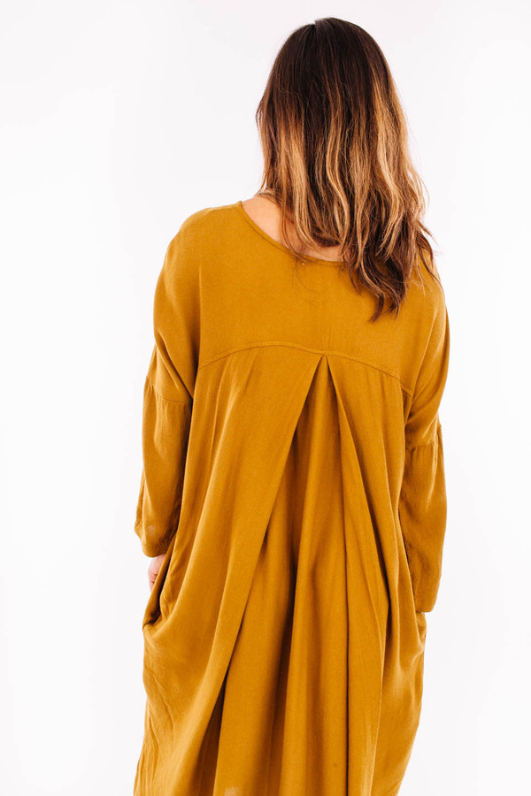 Black Crane Pleated Cocoon Dress (Gold Brown) Black Crane Pleated Cocoon Dress (Gold Brown)