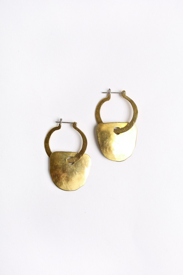 Crescioni Apex earrings in brass Crescioni Apex earrings in brass