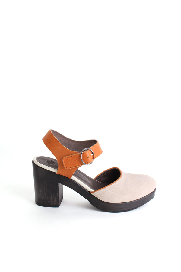 Saffron clog in ecru/caramel Saffron clog in ecru/caramel