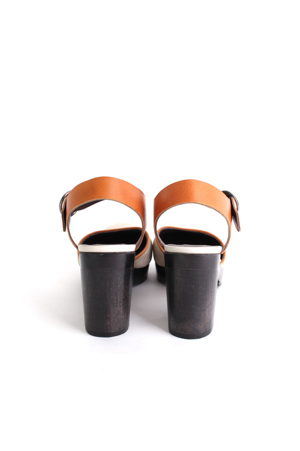 Saffron clog in ecru/caramel Saffron clog in ecru/caramel