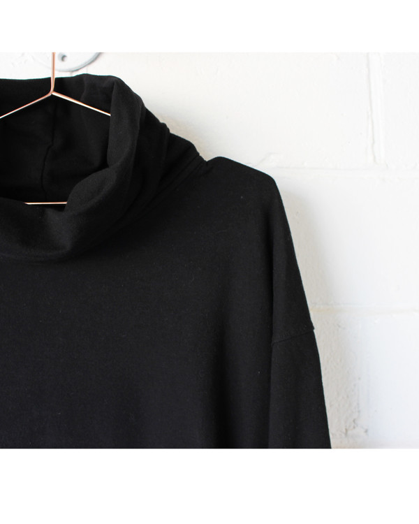 esby ELIZA TURTLENECK DRESS - BLACK esby ELIZA TURTLENECK DRESS - BLACK
