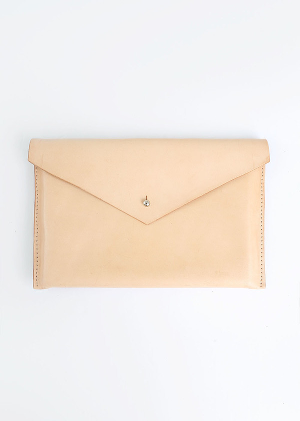 Sylvia Soo Leather Nude Envelope Clutch Sylvia Soo Leather Nude Envelope Clutch