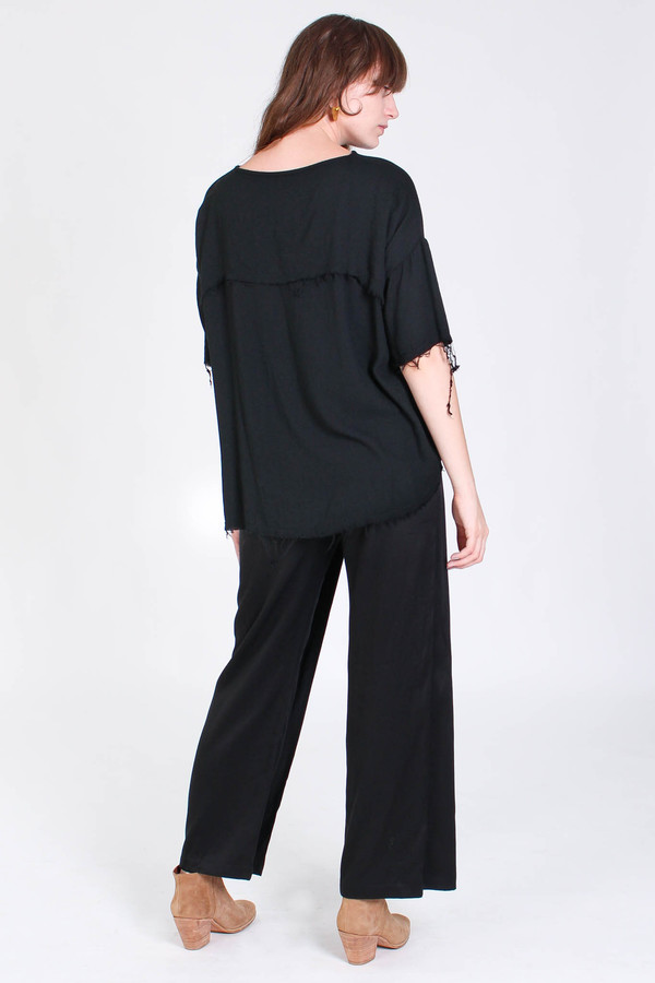Black Crane Square top in black Black Crane Square top in black