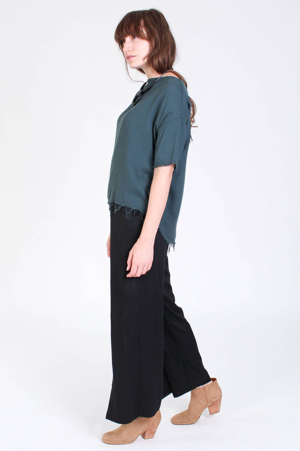 Black Crane Square top in dark shadow Black Crane Square top in dark shadow