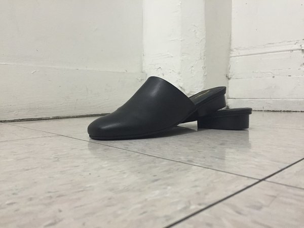 Intentionally Blank TOUCH BLACK LEATHER Intentionally Blank TOUCH BLACK LEATHER