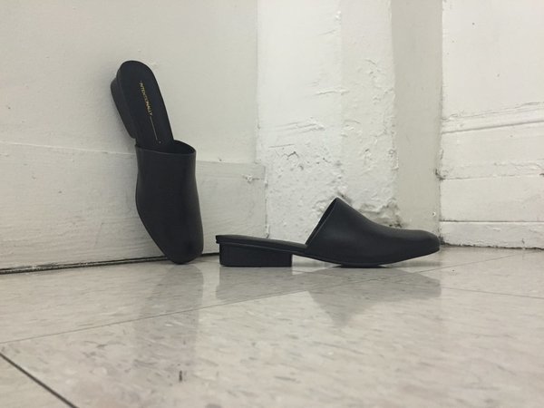 Intentionally Blank TOUCH BLACK LEATHER Intentionally Blank TOUCH BLACK LEATHER