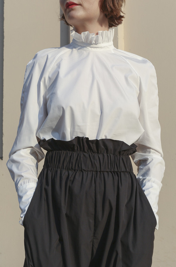Suzanne Rae Ruffle Neck Raglan Top in White Suzanne Rae Ruffle Neck Raglan Top in White