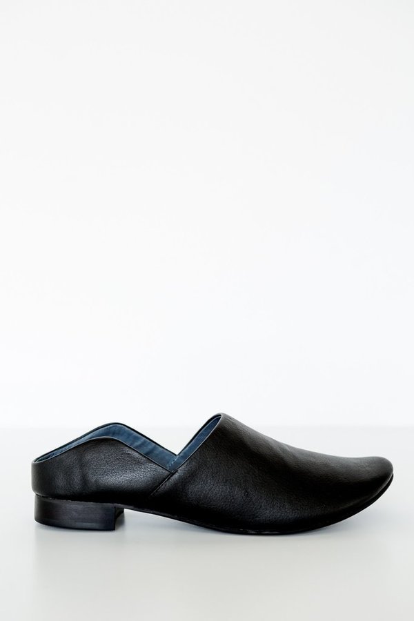 Intentionally Blank PLATES BLACK LEATHER Intentionally Blank PLATES BLACK LEATHER