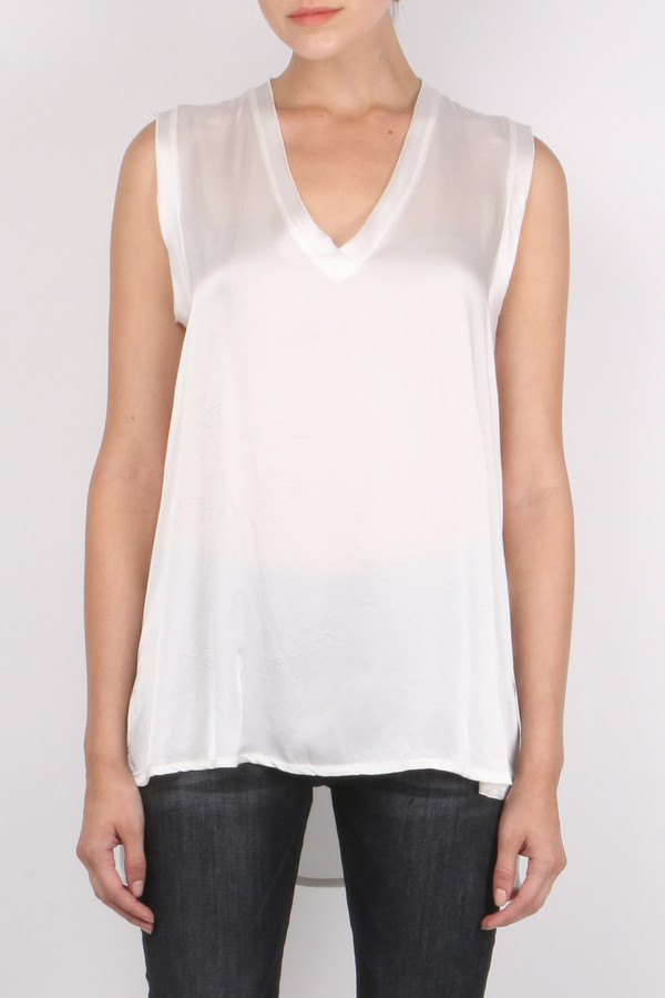 (nude) V-Neck Sleeveless Top (nude) V-Neck Sleeveless Top