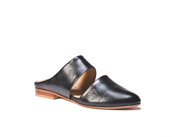 Zou Xou Mule in Black Glaze Zou Xou Mule in Black Glaze