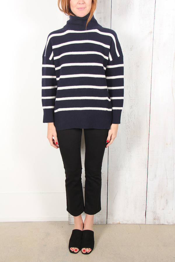 SEA STRIPED TURTLENECK SWEATER SEA STRIPED TURTLENECK SWEATER