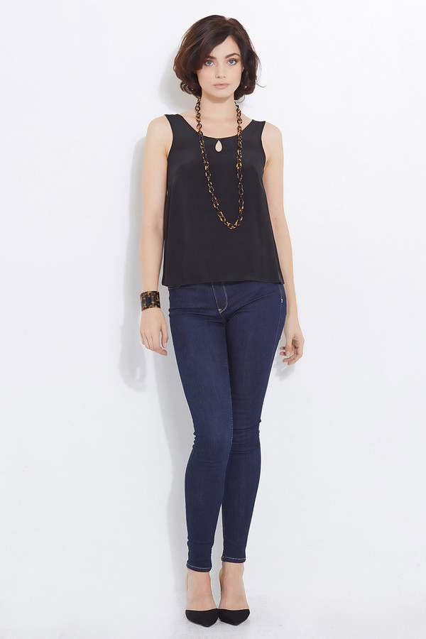 Raquelle. Moon Tank Raquelle. Moon Tank