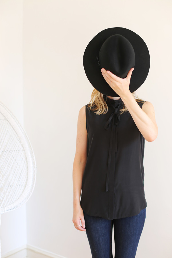 FRAME Denim Ruffle Neck Sleeveless Blouse FRAME Denim Ruffle Neck Sleeveless Blouse
