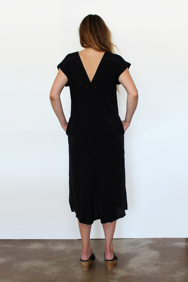 esby banks silk kimono dress in black esby banks silk kimono dress in black