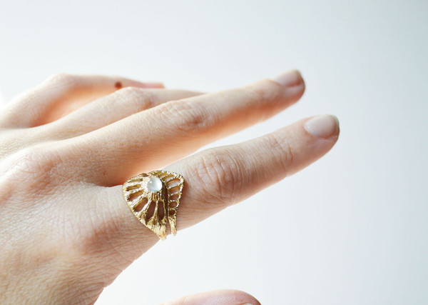 Stefanie Sheehan Window Ring with Moonstone Stefanie Sheehan Window Ring with Moonstone