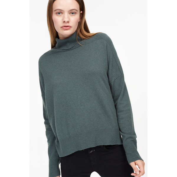 closed turtleneck closed turtleneck