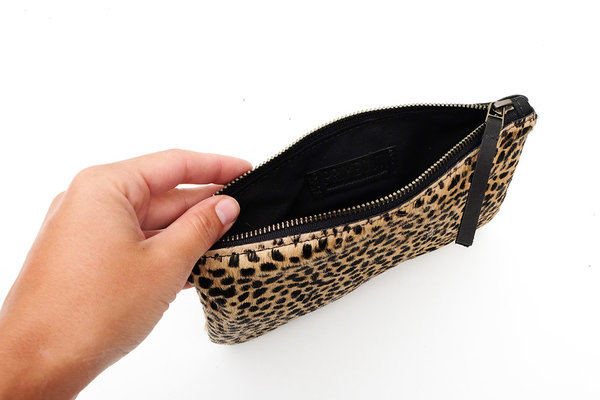 Primecut TINY SPOTTED COWHIDE MEDIUM POUCH Primecut TINY SPOTTED COWHIDE MEDIUM POUCH