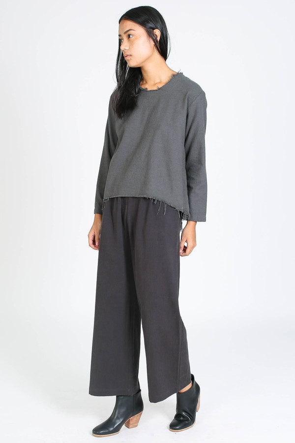 Black Crane Wide top in dark shadow Black Crane Wide top in dark shadow