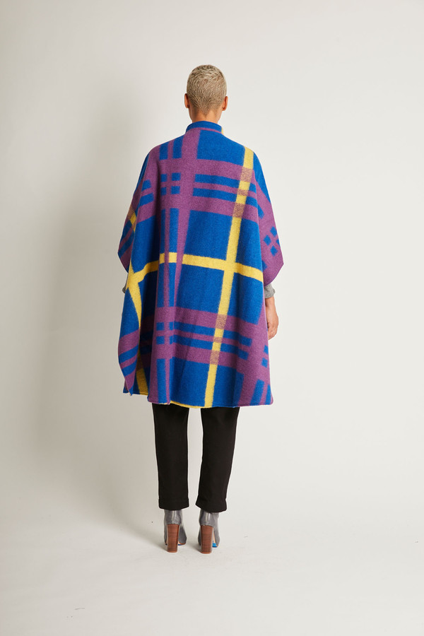 Kurt Lyle Berlyn Cape in Oslo Plaid Kurt Lyle Berlyn Cape in Oslo Plaid
