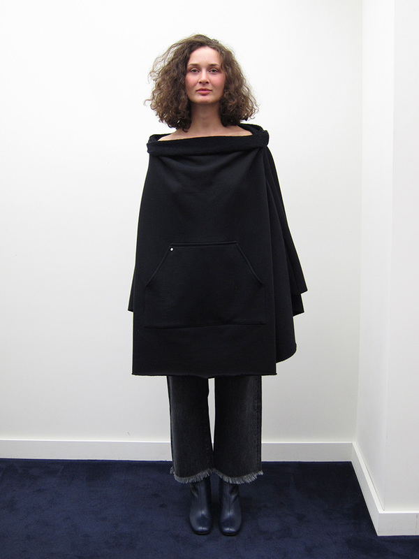 BLESS Sweaterponcho, Black BLESS Sweaterponcho, Black