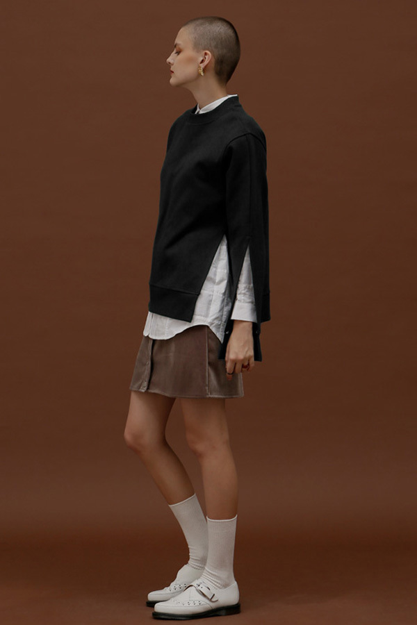 ROCKET LUNCH Slit Sweatshirt- Black ROCKET LUNCH Slit Sweatshirt- Black