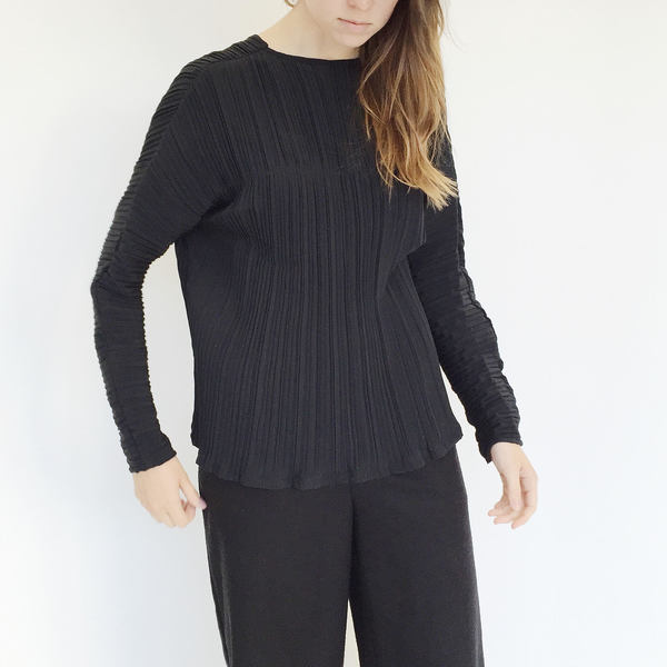 Johan Vintage Reversible Black Pleated Top Johan Vintage Reversible Black Pleated Top