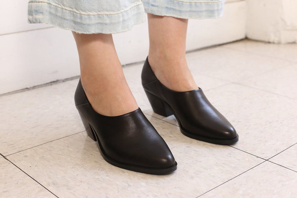 Intentionally Blank HERA Black Intentionally Blank HERA Black