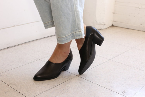 Intentionally Blank HERA Black Intentionally Blank HERA Black