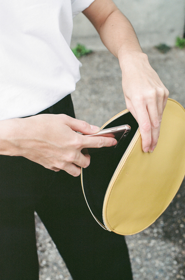 Kara Circle Clutch - gold Kara Circle Clutch - gold