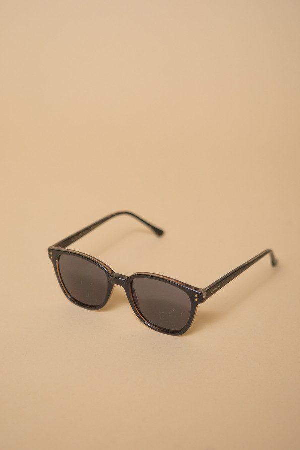 KOMONO Renee Sunglasses / Black Tortoise KOMONO Renee Sunglasses / Black Tortoise