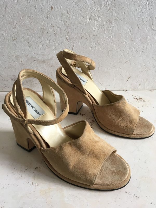 The Shudio Vintage Tan Suede Chunk Heels (Sz 9) The Shudio Vintage Tan Suede Chunk Heels (Sz 9)
