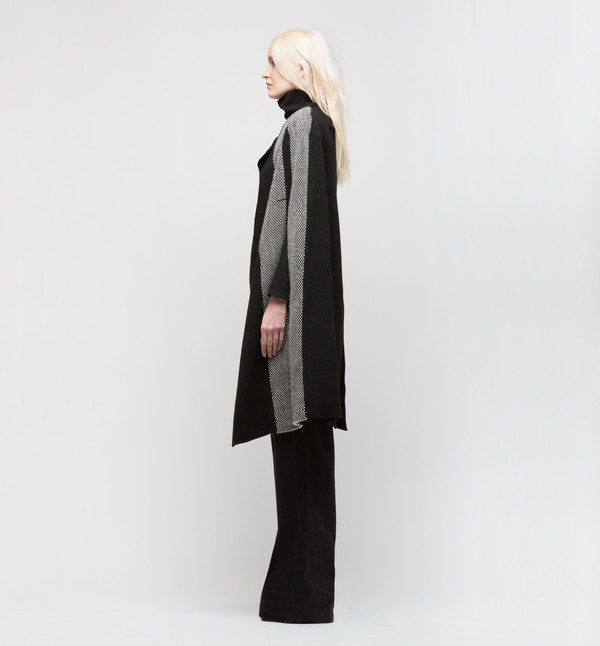 VOZ Lineas Cloak VOZ Lineas Cloak