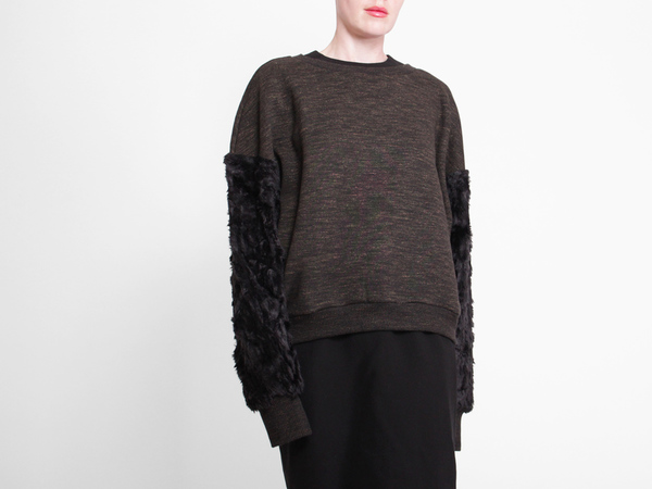 Berenik Fur Sleeve Sweatshirt Berenik Fur Sleeve Sweatshirt