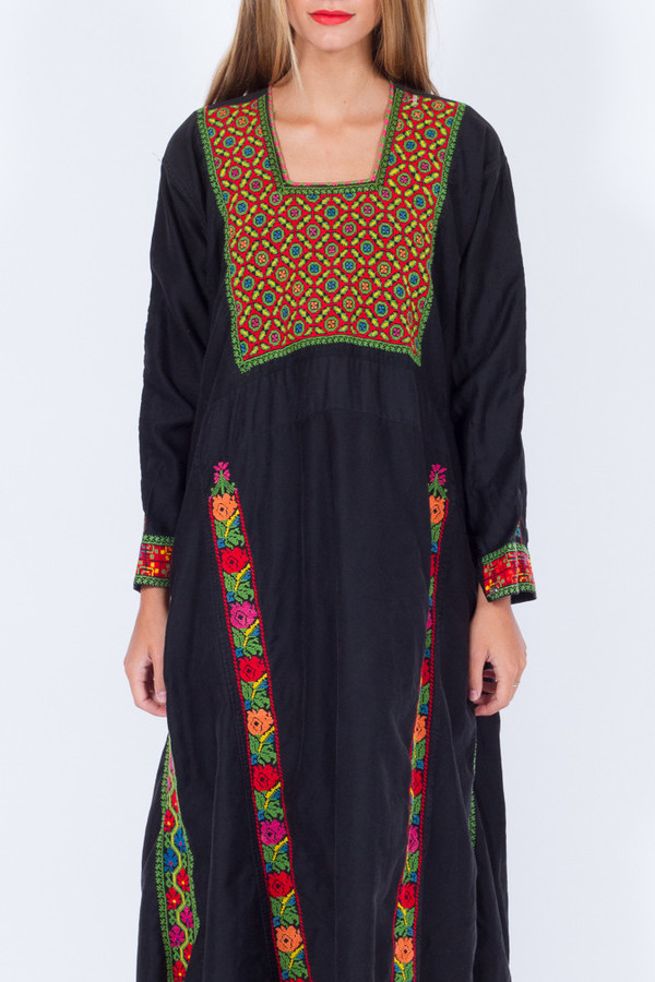 BLACK FOLK EMBROIDERY LONG DRESS (ONE SIZE) BLACK FOLK EMBROIDERY LONG DRESS (ONE SIZE)