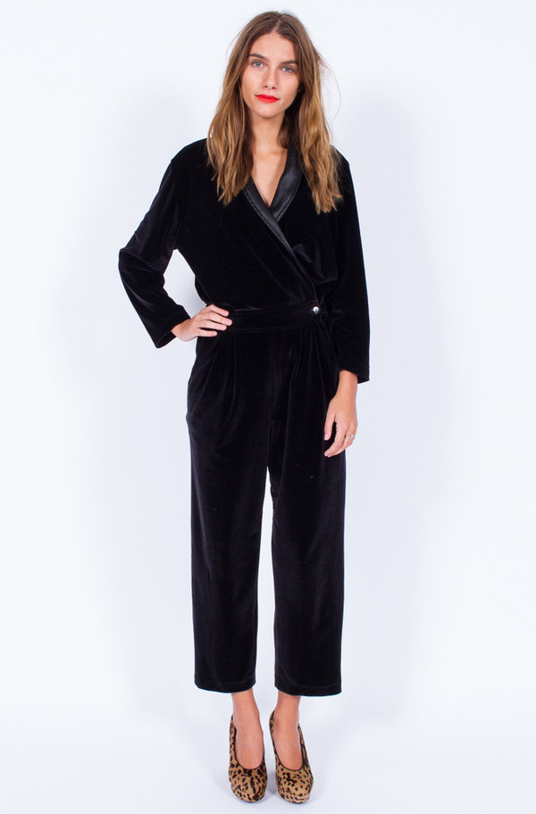 BLACK VELVET TUXEDO JUMPSUIT (MEDIUM) BLACK VELVET TUXEDO JUMPSUIT (MEDIUM)