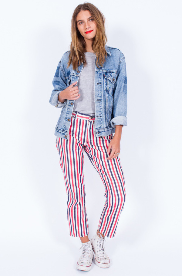 LEVI'S DENIM JACKET (MEDUIM) LEVI'S DENIM JACKET (MEDUIM)