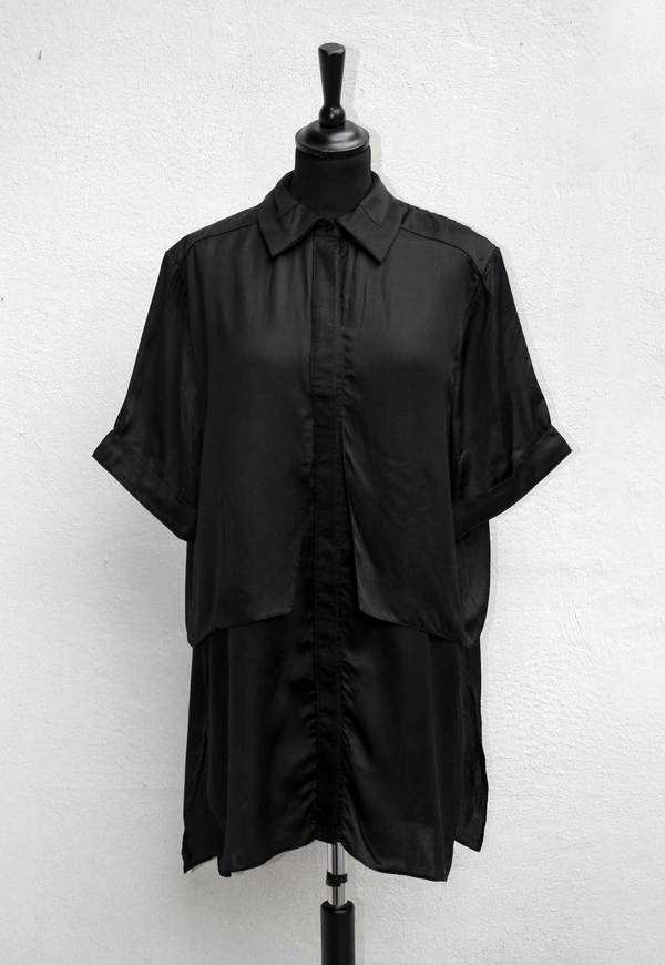 BLOUSE SHORT SLEEVES SHINY CUPRO MIX – BLACK BLOUSE SHORT SLEEVES SHINY CUPRO MIX – BLACK
