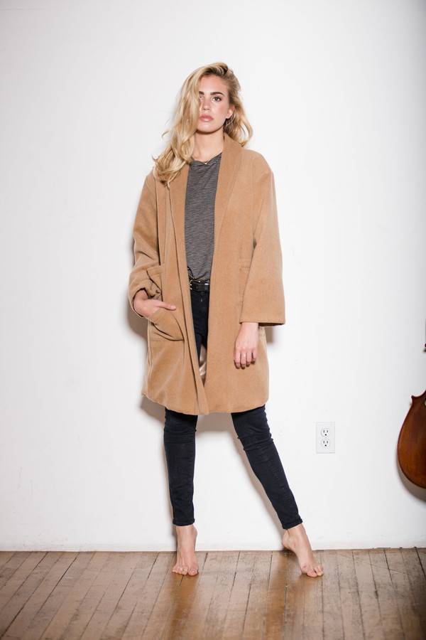 BETWEEN TEN Regina Wool Coat BETWEEN TEN Regina Wool Coat
