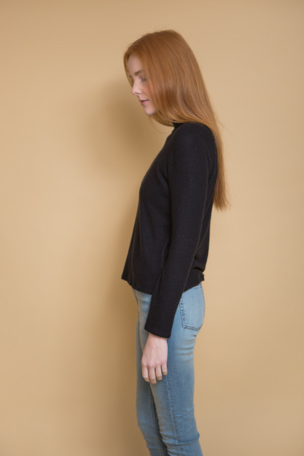 Nytt Mock Neck Top / Black Nytt Mock Neck Top / Black