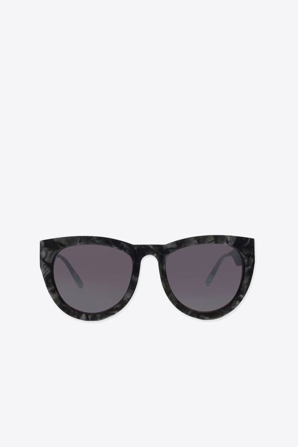 Smoke x Mirrors Run around sue sunglasses in black scales Smoke x Mirrors Run around sue sunglasses in black scales
