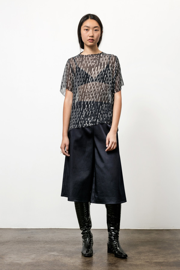 Osei-Duro Note T in Silk Chiffon Broken Lines Osei-Duro Note T in Silk Chiffon Broken Lines