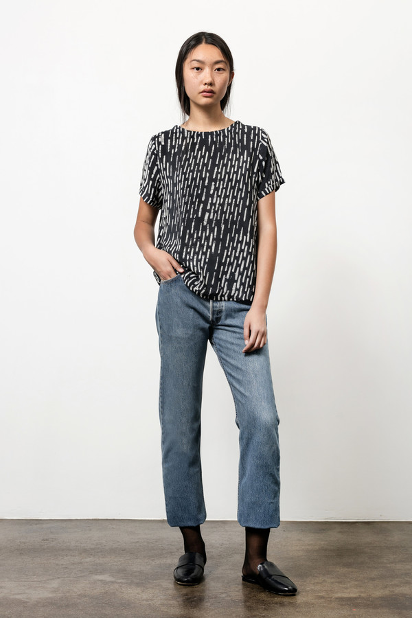 Osei-Duro Note T in Silk Crepe Broken Lines Osei-Duro Note T in Silk Crepe Broken Lines