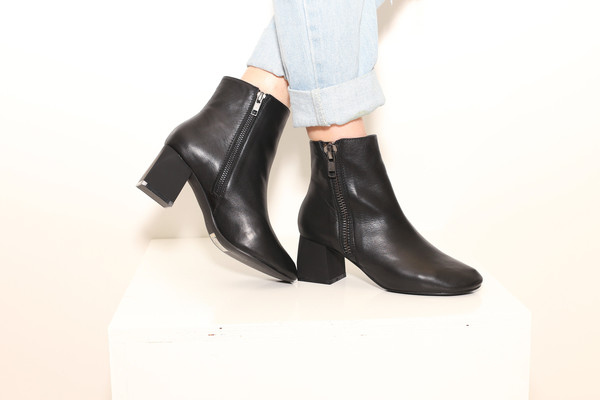 Intentionally Blank FIT Black Leather Intentionally Blank FIT Black Leather