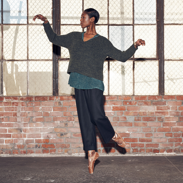 CHUNKY V-NECK SWEATER - OLIVE CHUNKY V-NECK SWEATER - OLIVE