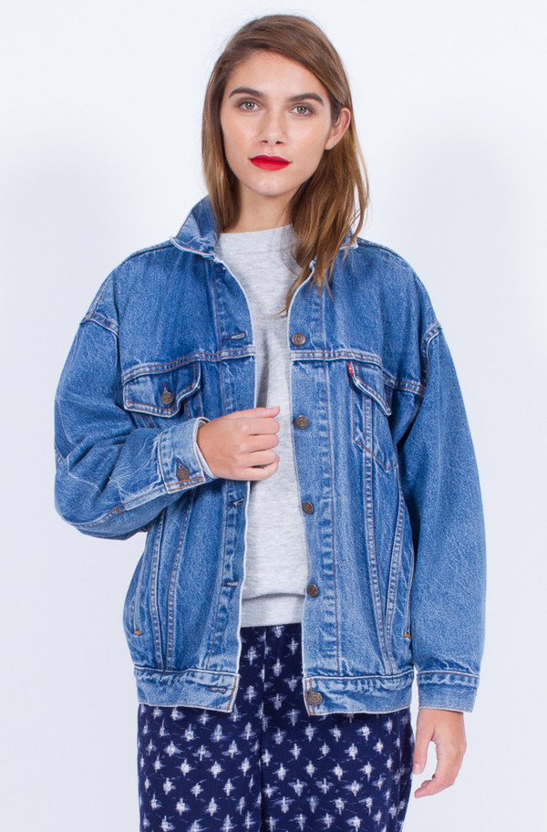 LEVI'S DENIM JACKET (MEDUIM-LARGE) LEVI'S DENIM JACKET (MEDUIM-LARGE)