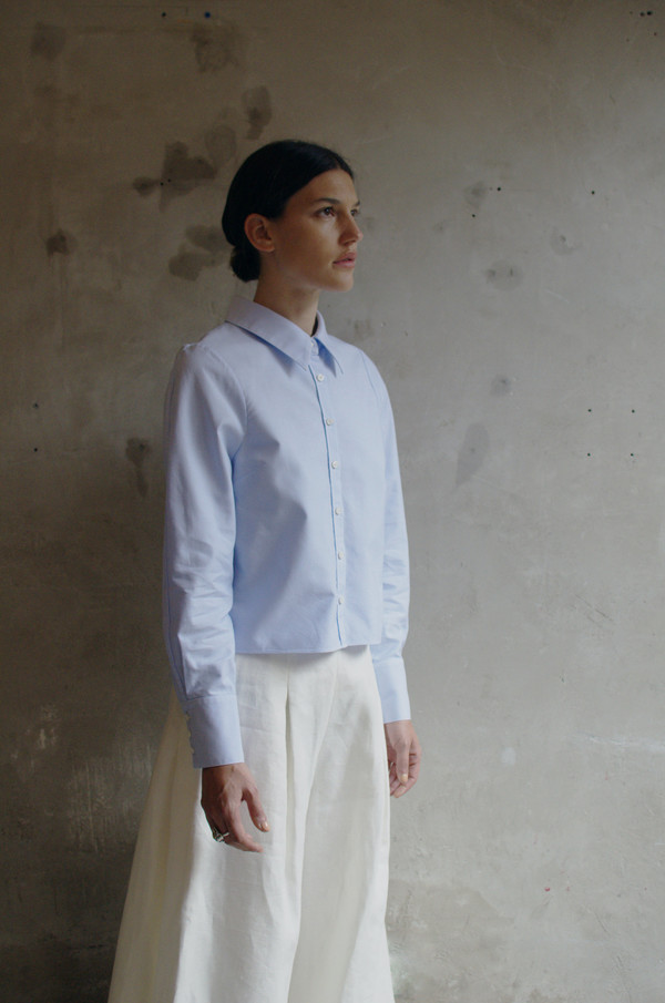UNIFORME Winhoffer Curved Shoulder Shirt (Azure Blue) UNIFORME Winhoffer Curved Shoulder Shirt (Azure Blue)